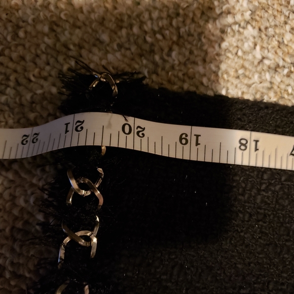 Chanel Style Boucle crop jacket with silver chain detail - Picture 8 of 9